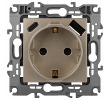 Розетка с заземлением и со шторкой и 2хUSB, без рамки Эра Эра 12 12-4108-04