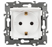 Розетка с заземлением и со шторкой, без рамки Эра Эра 12 12-2103-01М