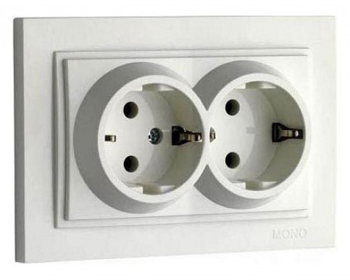 Розетка двойная с заземлением Mono Electric Despina 102-010004-120 Розетка двойная с заземлением Mono Electric Despina 102-010004-120