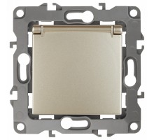 Розетка с заземлением и со шторкой, без рамки с крышкой Эра Эра 12 12-2103-04