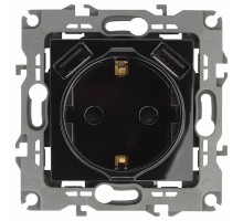 Розетка с заземлением и со шторкой и 2хUSB, без рамки Эра Эра 12 12-4109-06