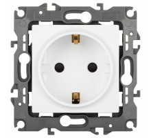Розетка с заземлением и со шторкой, без рамки Эра Эра 12 12-2102-01М