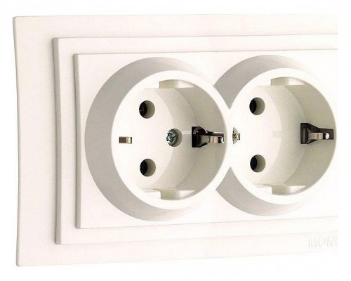 Розетка двойная с заземлением Mono Electric Larissa 103-010104-120 Розетка двойная с заземлением Mono Electric Larissa 103-010104-120